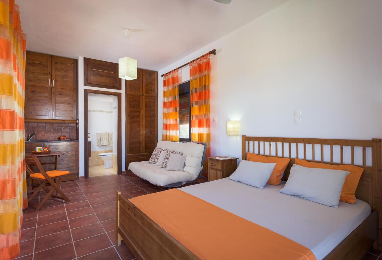 Cristelia Seafront & Pool Villa 라카니아 외부 사진